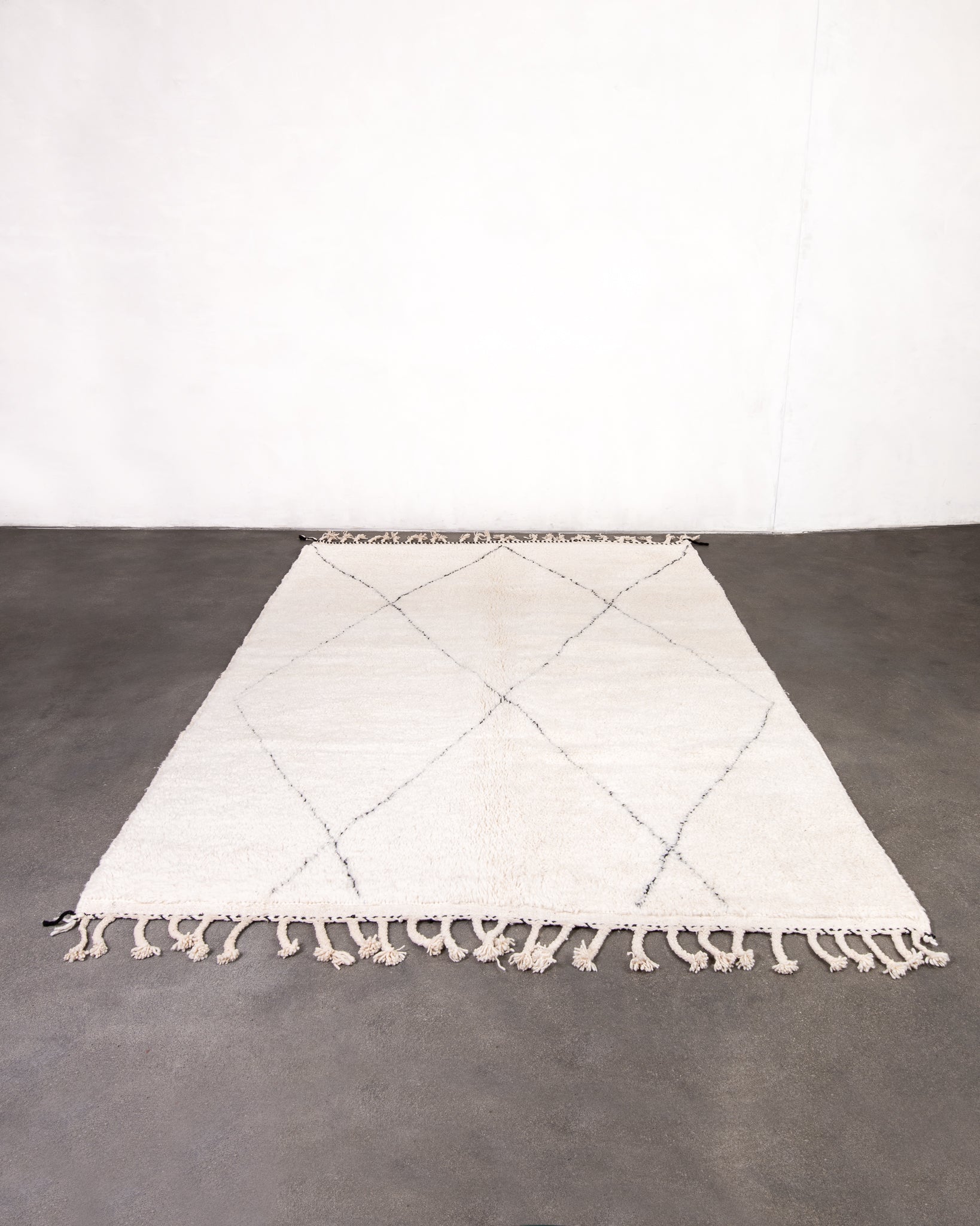 Modern designer handcrafted Berber rug from morocco Beniourain with beautiful colors and patterns